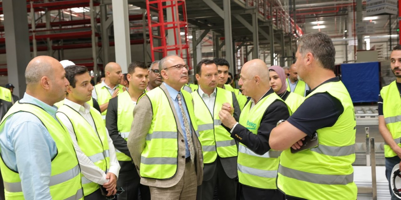 Türkiye'nin Kahire Büyükelçisi Şen, Mısır'daki Türk fabrikasını ziyaret etti