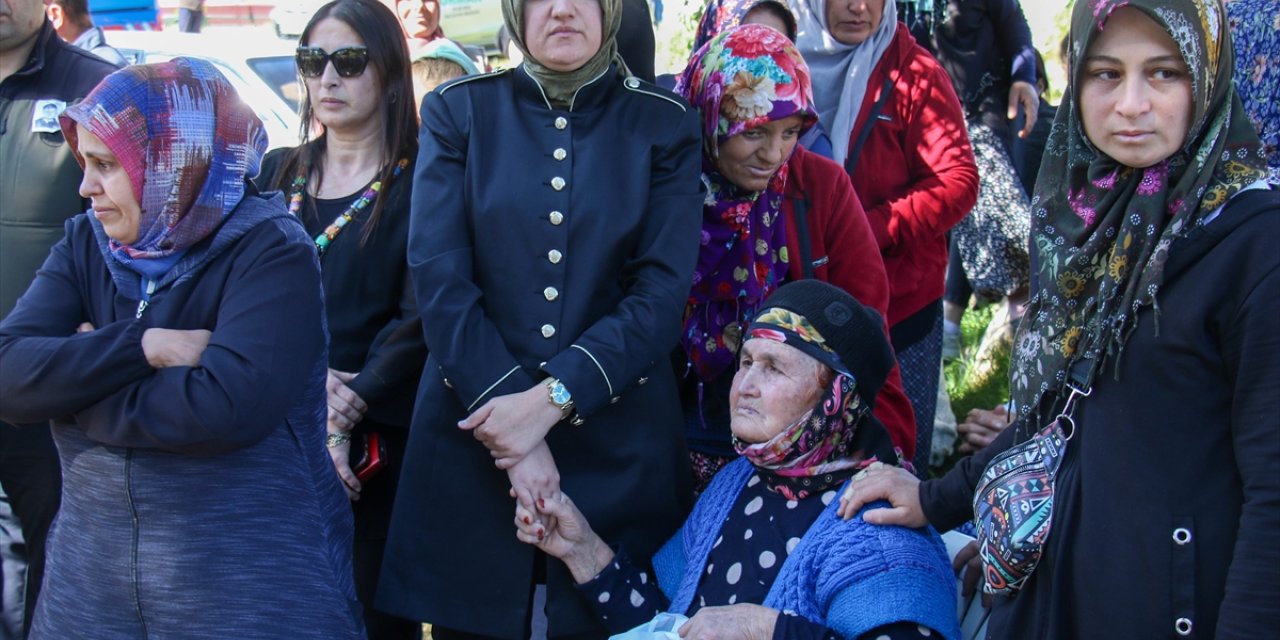 GÜNCELLEME - Uşak'ta trafik kazası sonucu hayatını kaybeden orman muhafaza memuru toprağa verildi