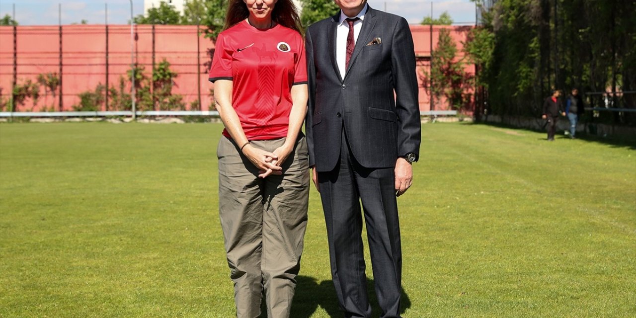 Yeni Zelanda'nın Ankara Büyükelçisi Coulson-Sinclair'den Gençlerbirliği Kulübüne ziyaret