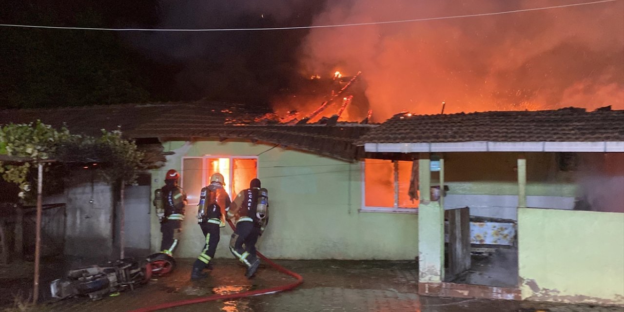 Kocaeli'de evinde yangın çıkartan alkollü kişi gözaltına alındı
