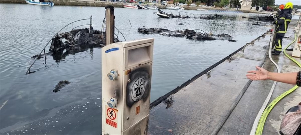 Hırvatistan'da marinada çıkan yangında 22 tekne kullanılmaz hale geldi