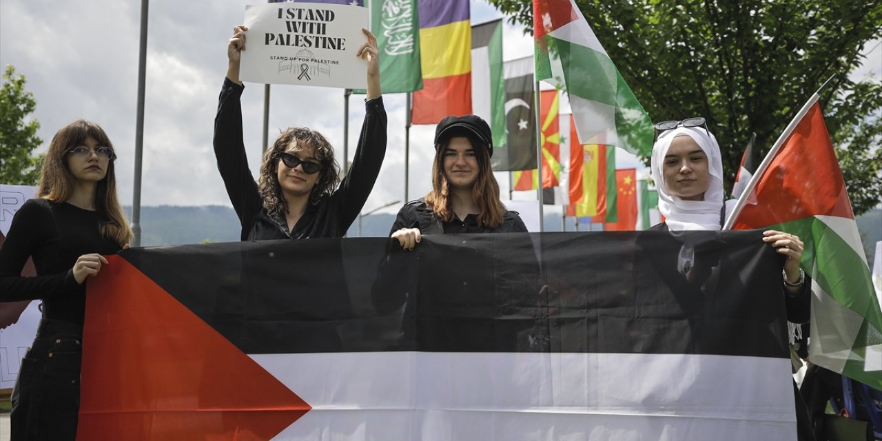 Bosna Hersek'te üniversite öğrencileri İsrail'in Gazze'ye saldırılarını protesto etti
