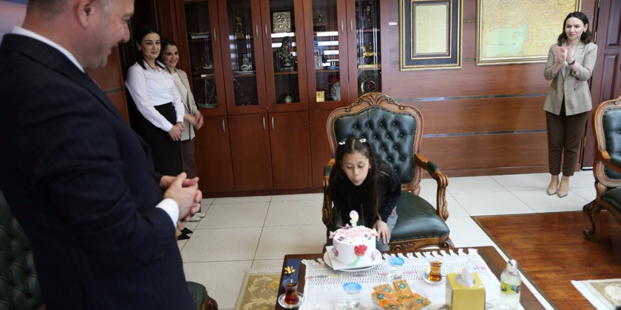 Giresun Valisi Serdengeçti'den şehit kızına doğum günü sürprizi