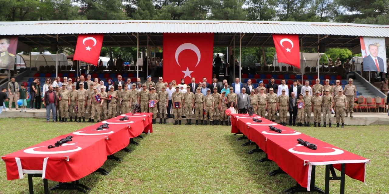 Siirt'te bir günlüğüne asker olan engelli gençler tezkere aldı