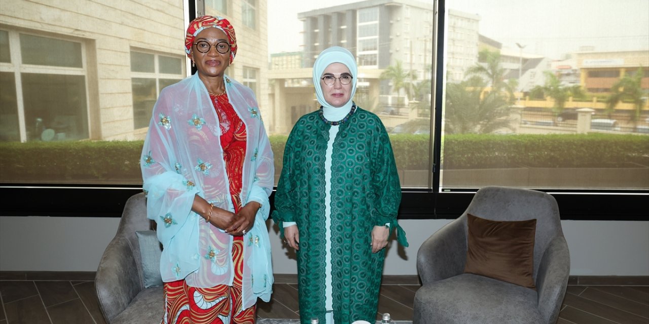 Emine Erdoğan'dan Nijerya'daki Yunus Emre Enstitüsünü ziyaretine ilişkin paylaşım: