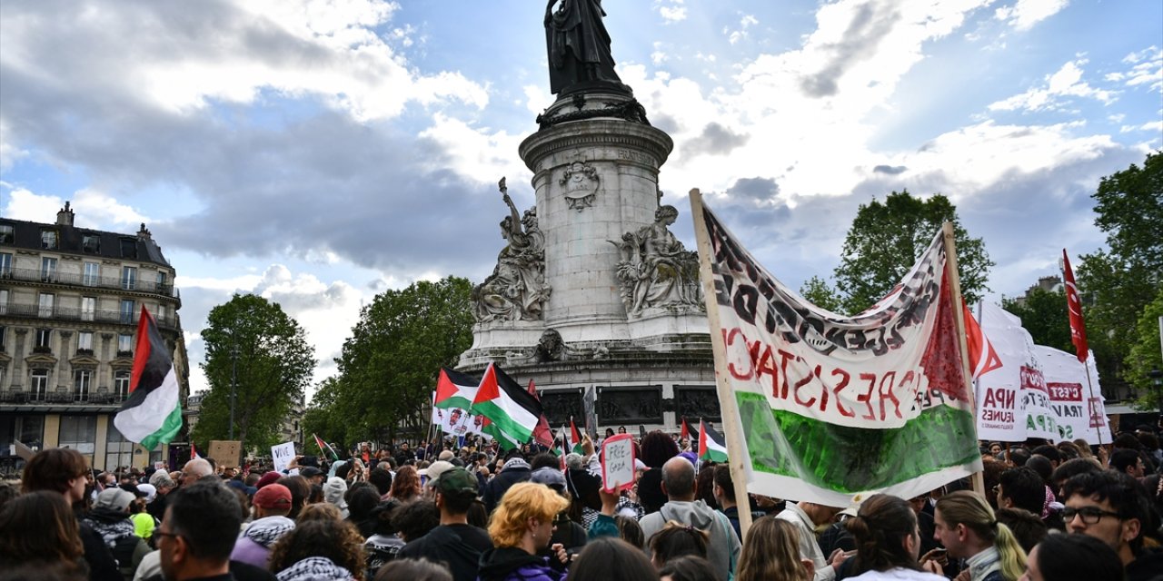 Paris'te Filistin destekçileri Nekbe'nin 76. yılında 2 gösteri düzenledi