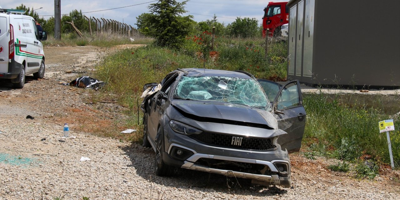 Uşak'ta takla atan otomobildeki Yunanistan uyruklu 1 kişi öldü, 2 kişi yaralandı