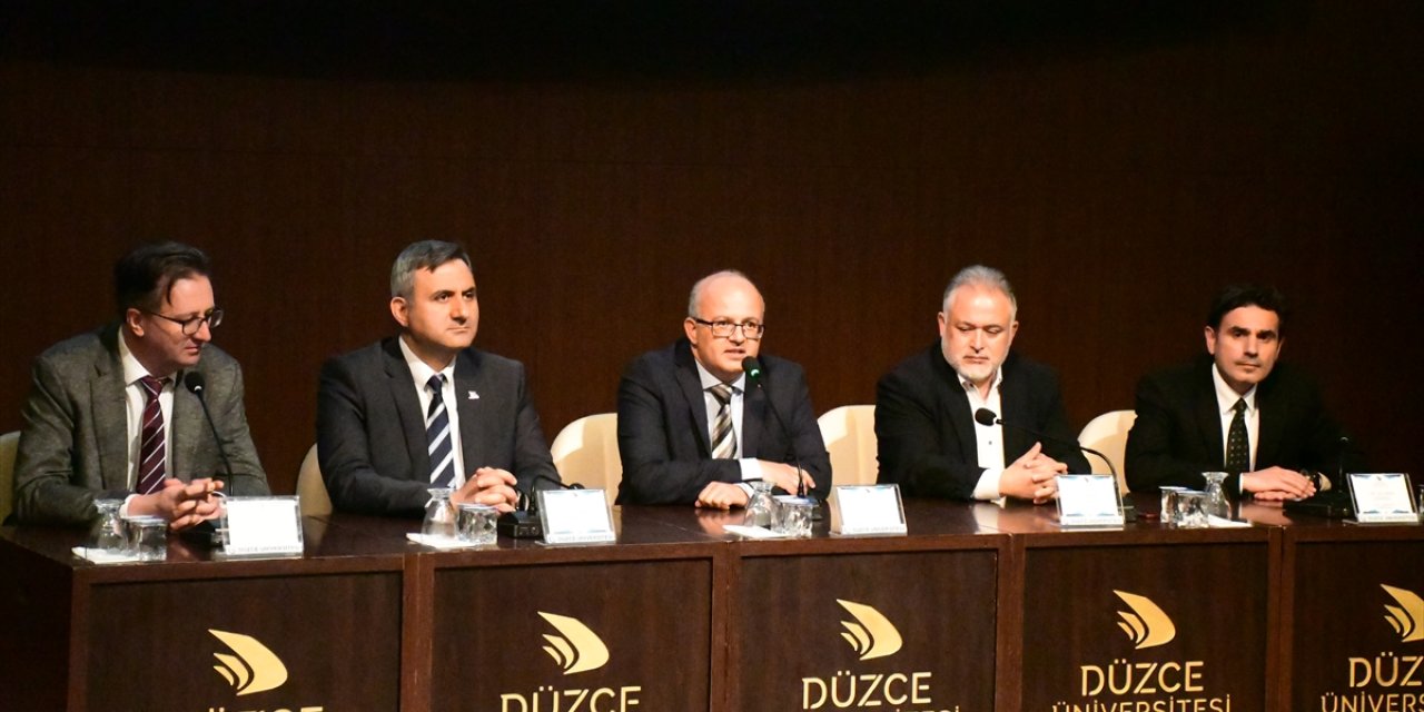 TÜRKSAT Uydu Hizmetleri Genel Müdür Yardımcısı Demirel, Düzce'de panelde konuştu: