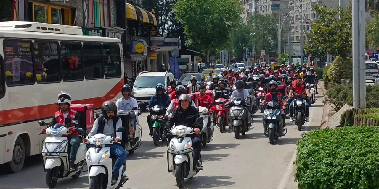 Adana'da motokuryeler bıçaklı saldırı sonucu ölen Ata Emre Akman için konvoy yaptı