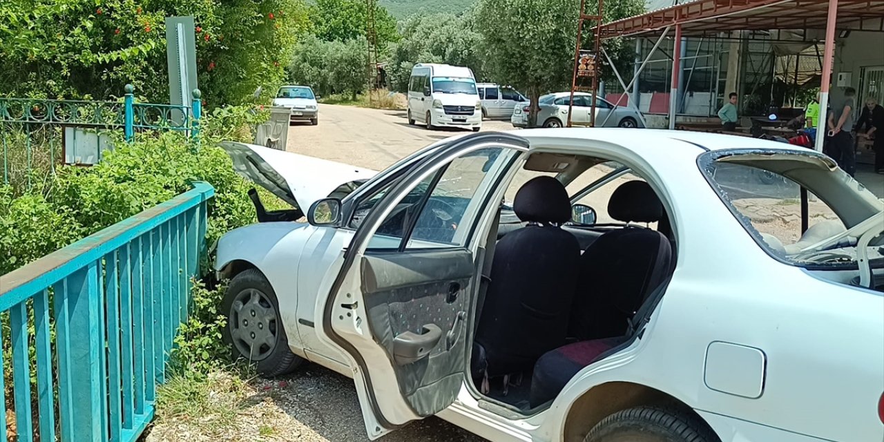 Adana'da trafik kazasında 2'si çocuk 5 kişi yaralandı