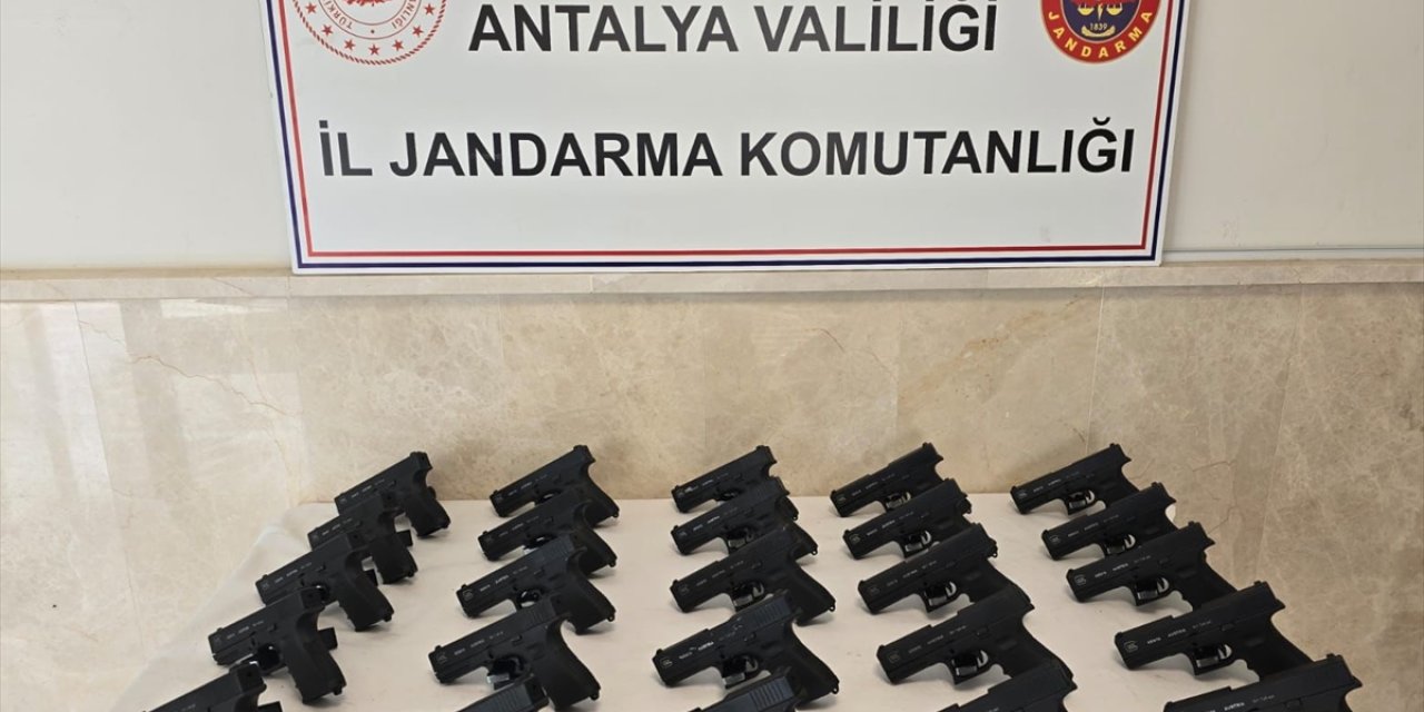 Antalya'da silah kaçakçılığı operasyonunda 3 kişi gözaltına alındı