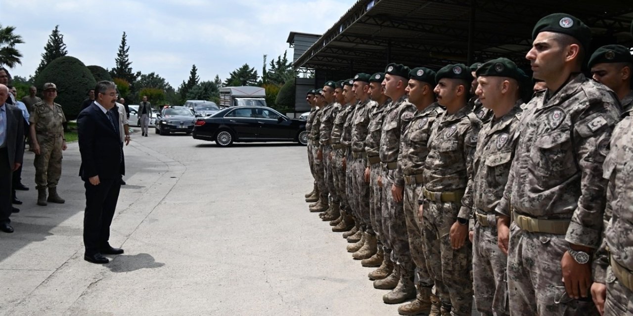 Suriye'de görev yapacak özel harekat polisleri Osmaniye'den törenle uğurlandı