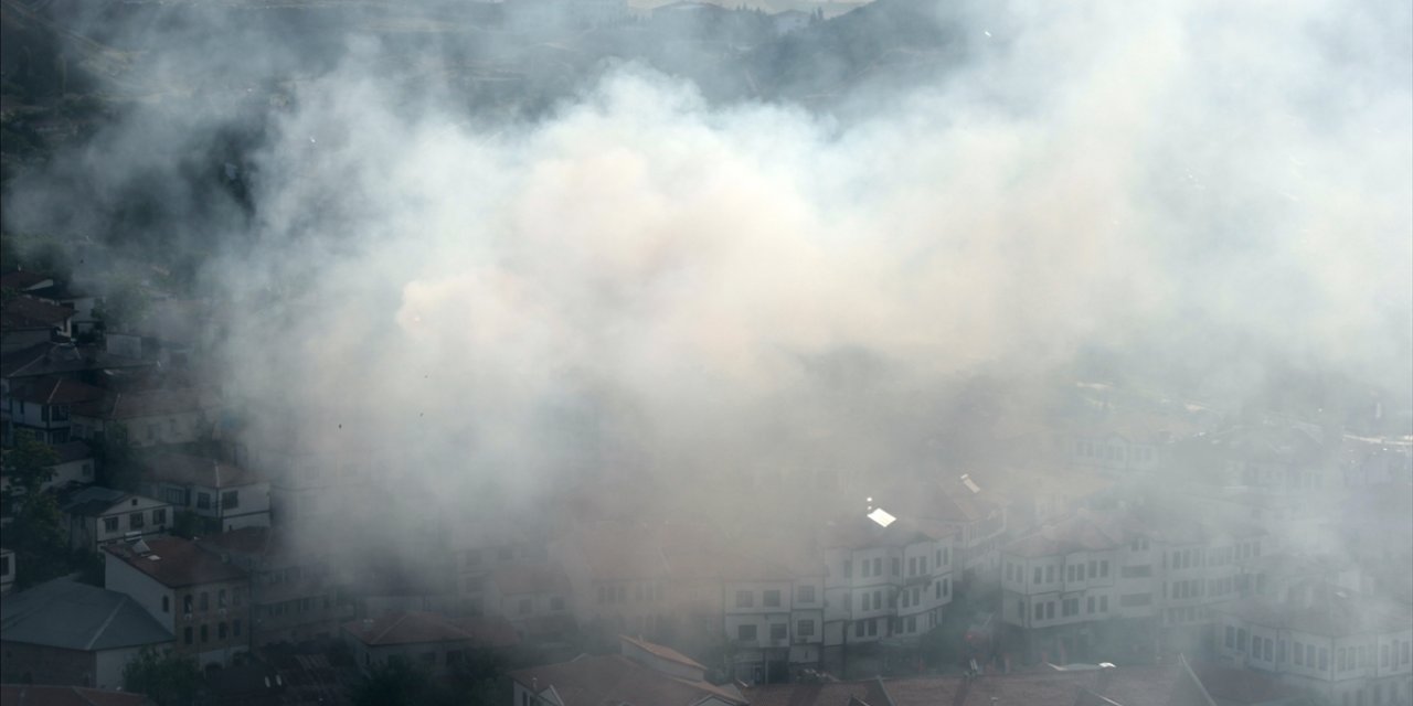 Beypazarı'nda tarihi evlerin bulunduğu mahalledeki 5 konak yandı