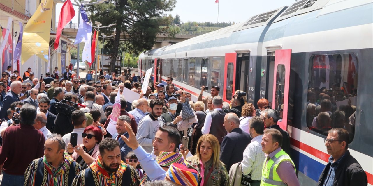 "Turistik Tuz Ekspresi"nin ilk seferi Çankırı'ya ulaştı