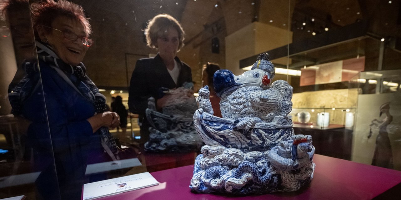 "Porselene Giden Yolda Mavi-Beyaz Seramikler" sergisi açıldı