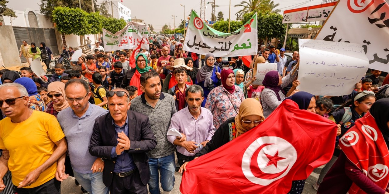 Tunus'ta yasadışı göçmen sorunu protesto edildi