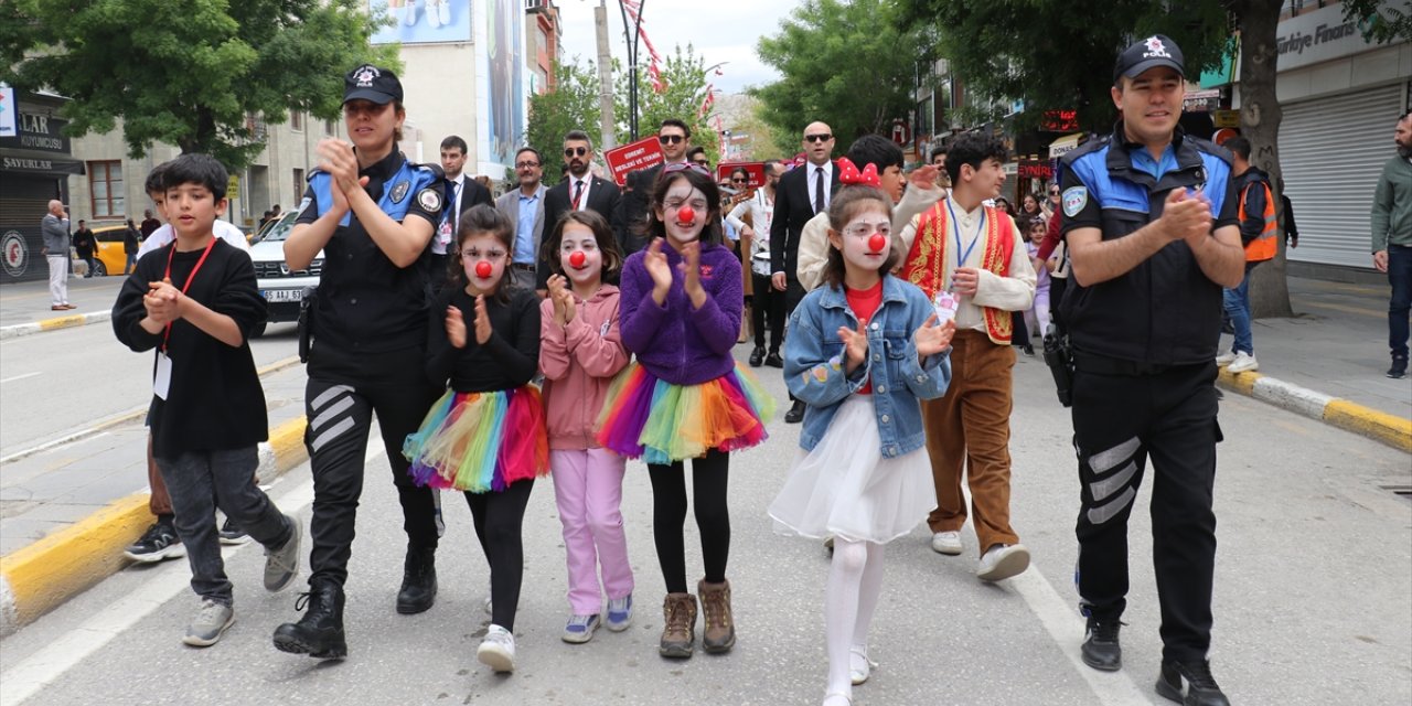 Van'da "21. Akdamar Çocuk ve Gençlik Tiyatroları Şenliği" başladı