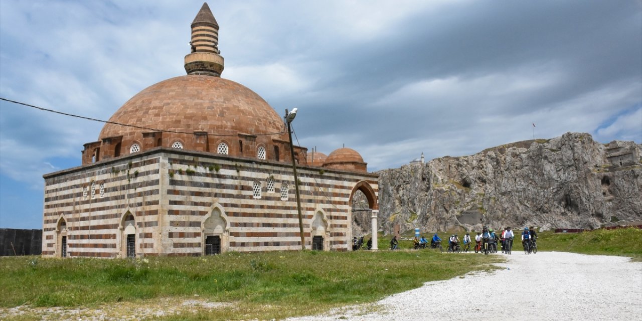 Van'da "Tarihe saygı, geçmişe vefa" sloganıyla bisiklet etkinliği düzenlendi