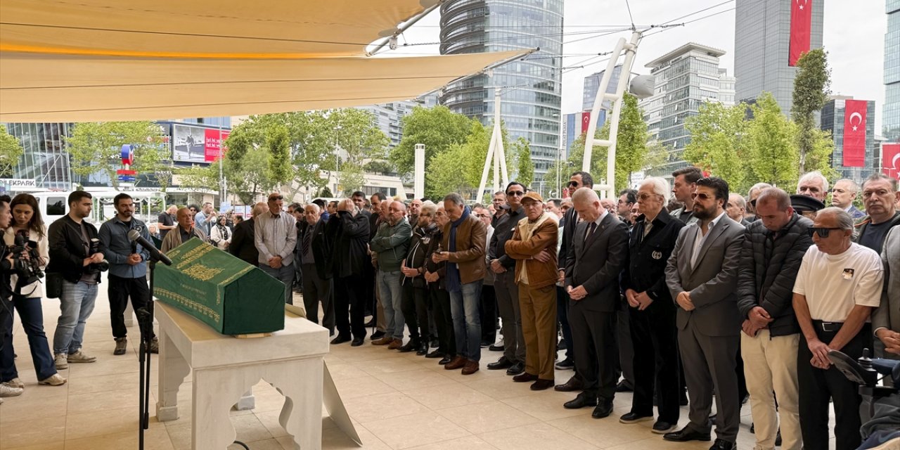 Sunucu Erkan Yolaç son yolculuğuna uğurlandı