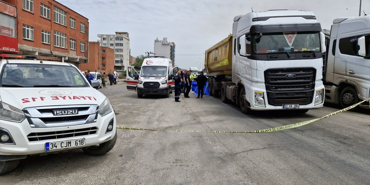 Hatay'da tırın çarptığı kişi yaşamını yitirdi