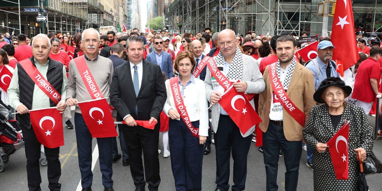 ATO heyeti, "Geleneksel New York Türk Günü Yürüyüşü"ne katıldı