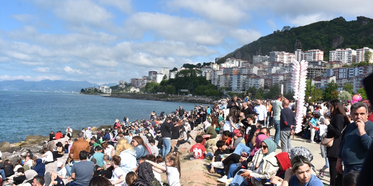 SOLOTÜRK, Giresun'da gösteri uçuşu gerçekleştirdi