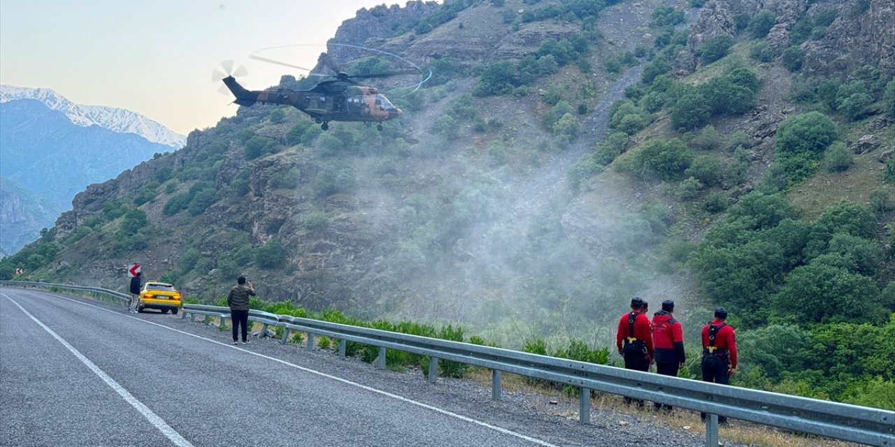 Hakkari'de asma toplarken yaralanan kadın askeri helitopterle kurtarıldı