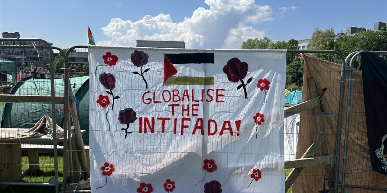 İrlanda'da Dublin College Üniversitesi öğrencilerinin Filistin'e destek gösterileri sürüyor