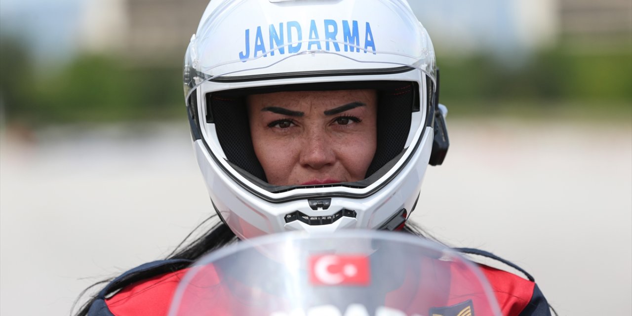 Jandarmanın tek kadın motosiklet sürücü eğitmeni Gül üstçavuş