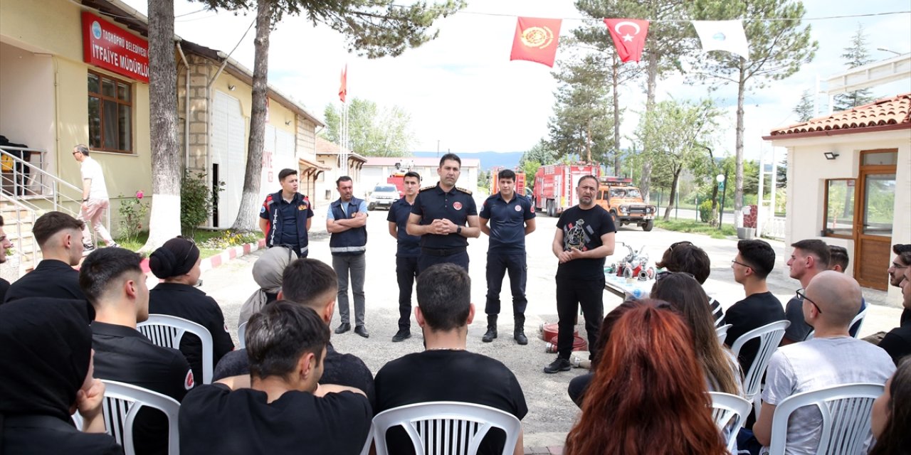 Sivil Savunma ve İtfaiyecilik Programı öğrencileri uygulamalı eğitimlerle mesleğe hazırlanıyor