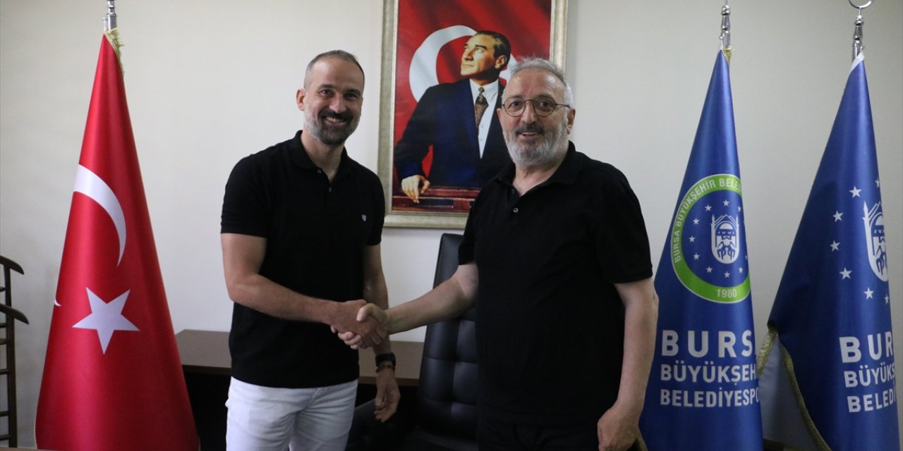 Bursa Büyükşehir Belediyespor, başantrenör Cemal Bora Şensoy'la yoluna devam edecek