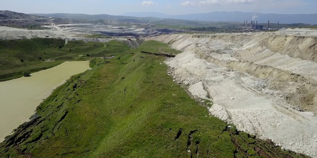 Kütahya'da maden sahasındaki heyelan nedeniyle atık su göleti taştı