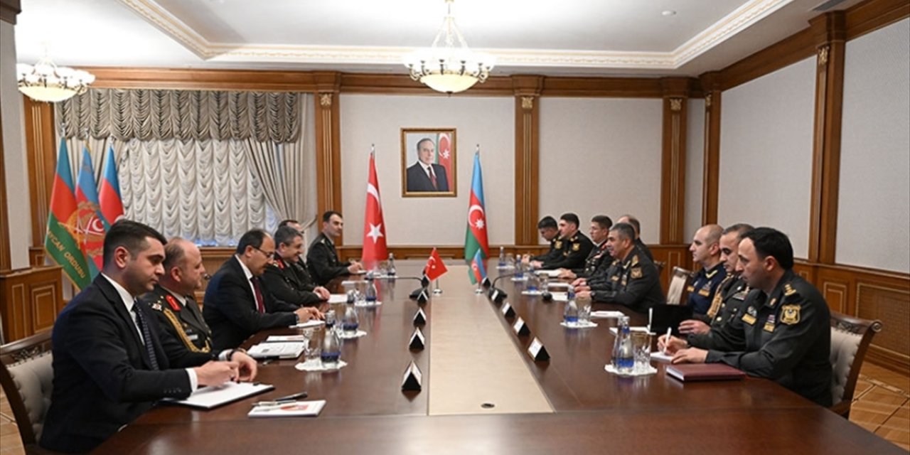Kara Kuvvetleri Komutanı Orgeneral Bayraktaroğlu, Azerbaycan Savunma Bakanı Hasanov'la görüştü