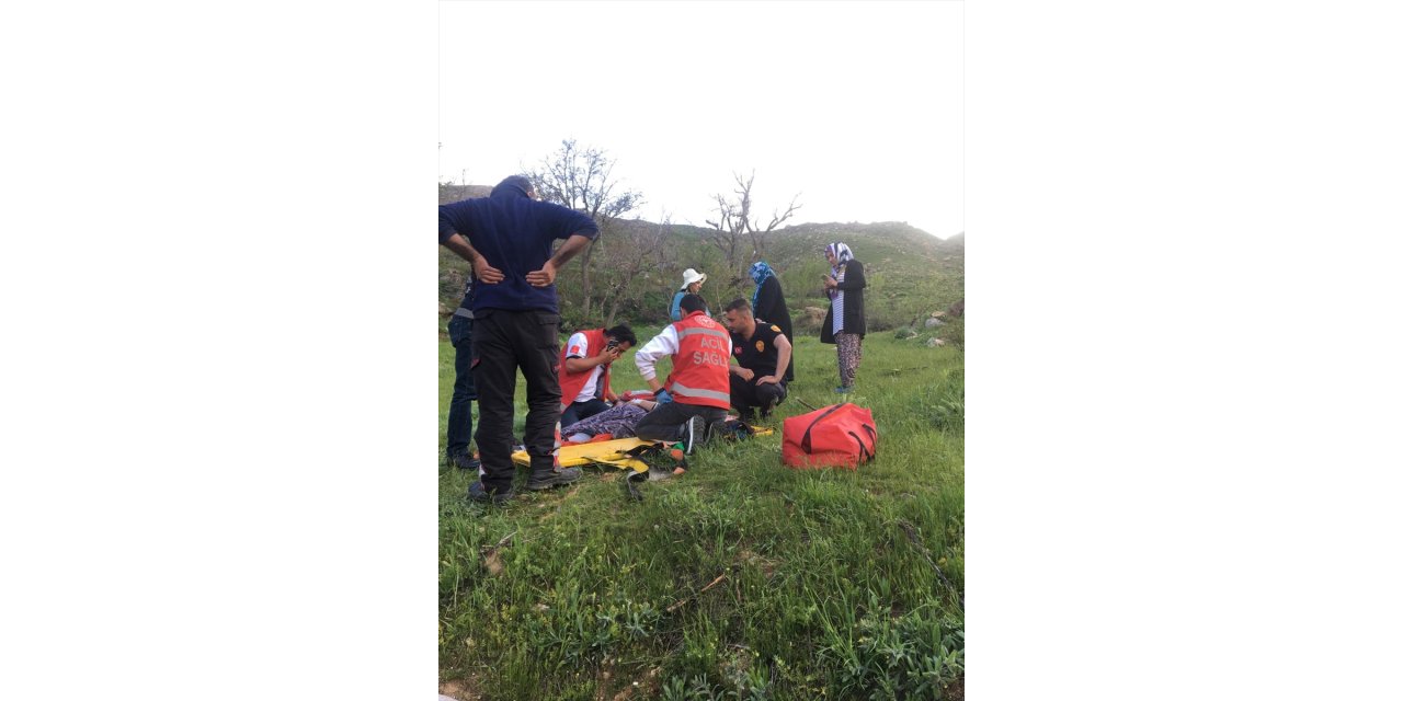 Van'da yaylada bacağından yaralanan kadın ambulans helikopterle hastaneye kaldırıldı