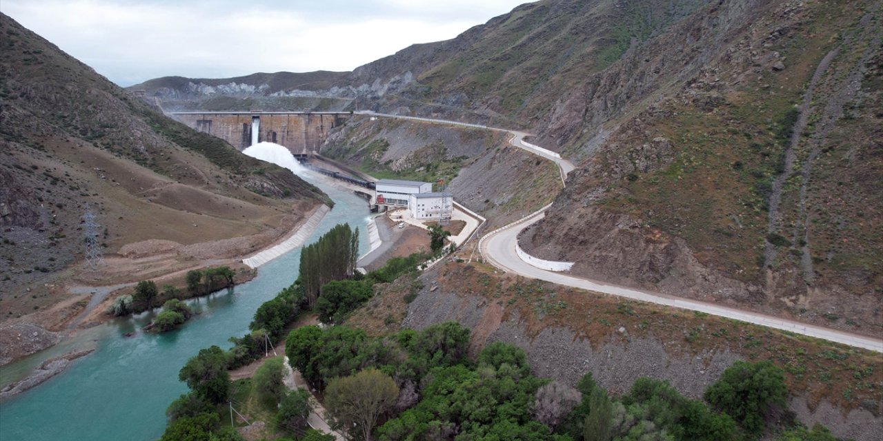 Kırgızistan'da 25 megavatlık "Bala-Saruu HES" hizmete girdi