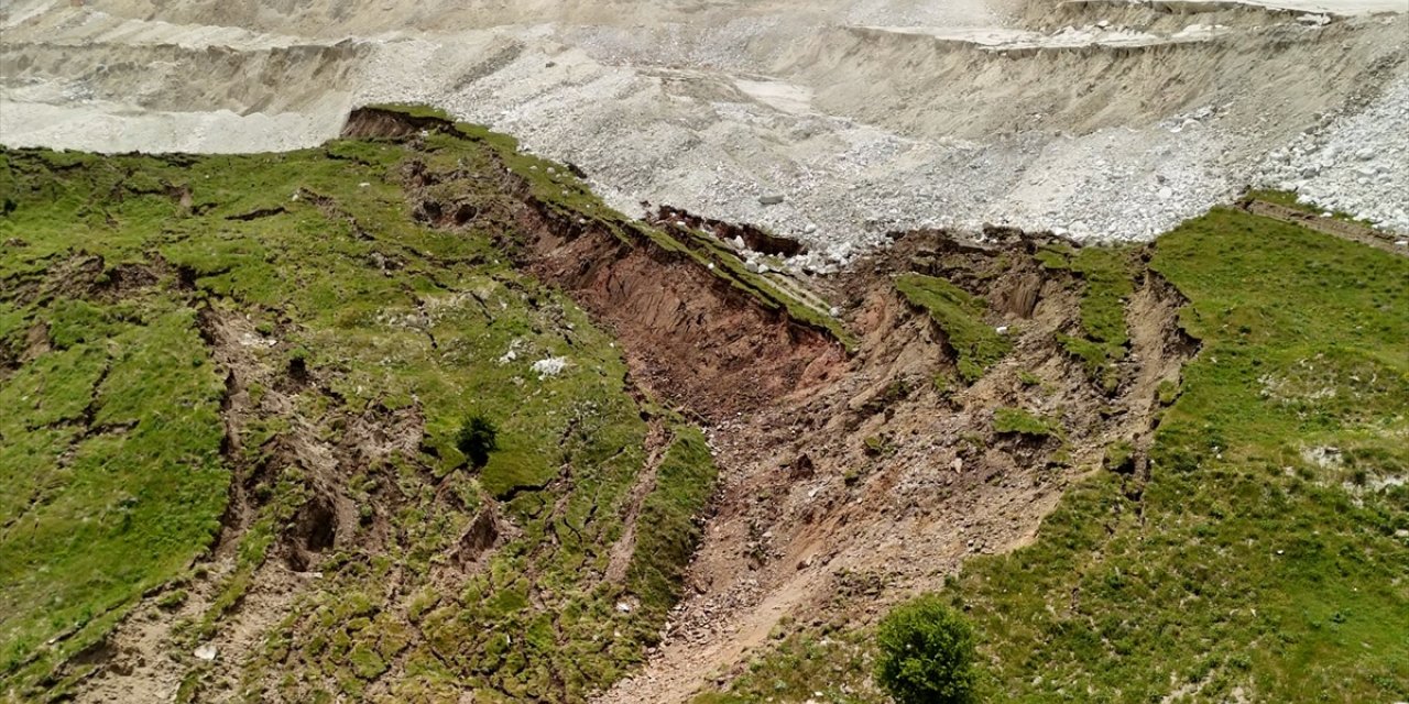 Kütahya'da heyelan nedeniyle taşan göletten numune alındı