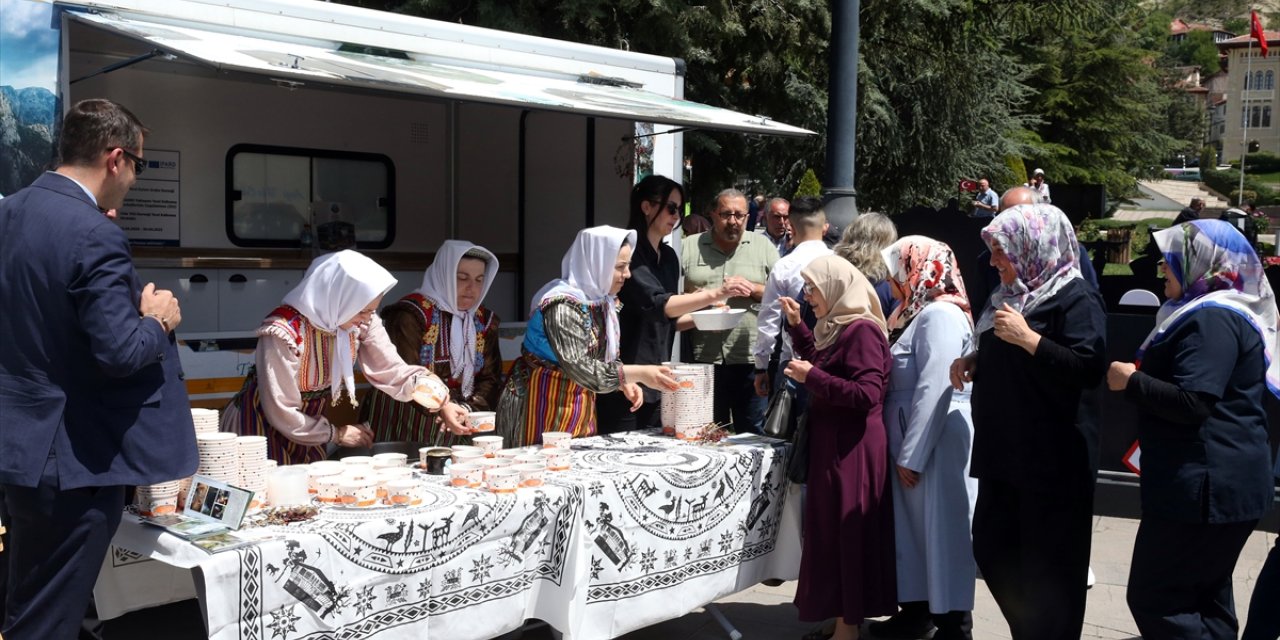 Kastamonu'da Türk Mutfağı Haftası etkinliğinde coğrafi işaretli kara çorba ikram edildi