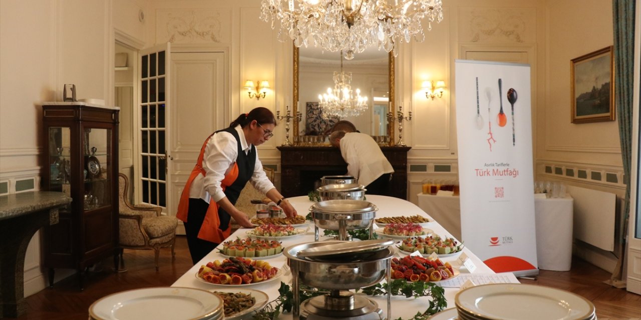 Paris'te "Türk Mutfağı Haftası"nda Ege Bölgesi'ne özgü yemekler tanıtıldı