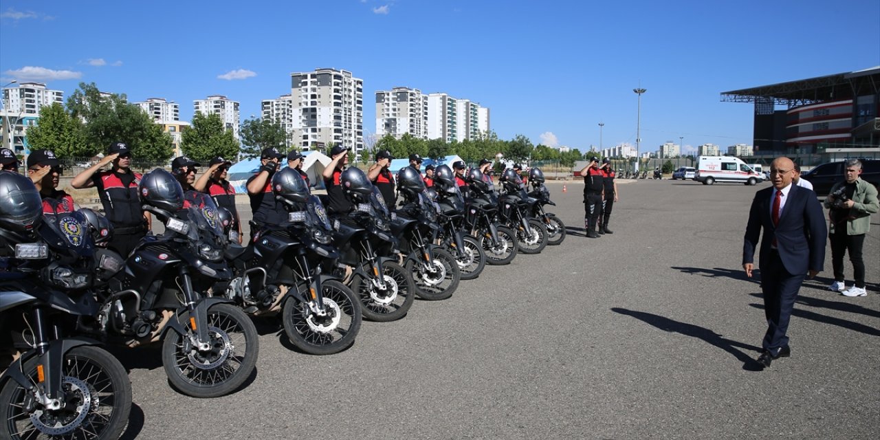 Diyarbakır'da eğitimlerini tamamlayan 49 yunus polisi sertifikalarını aldı