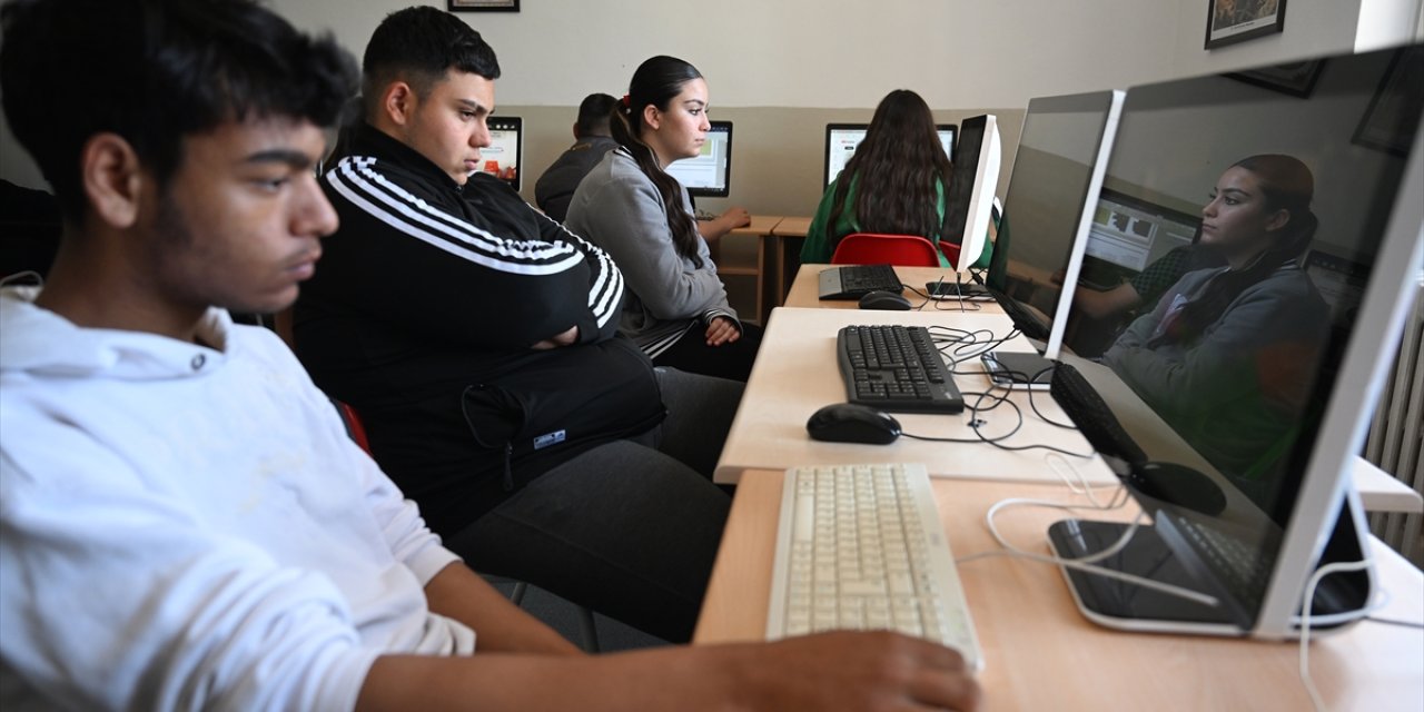 Tapu ve Kadastronun eski bilgisayarları yenilenerek okullara bilişim sınıfı oluyor