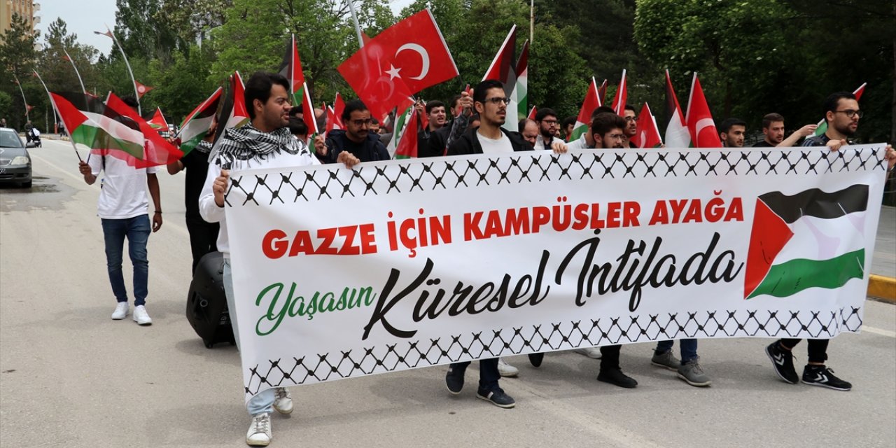 Sivas Cumhuriyet Üniversitesinde Filistin'e destek yürüyüşü düzenlendi