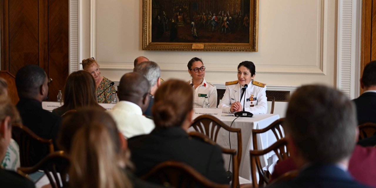 TSK'nın kadın subayları Diplomasi ve Güvenlikte Kadınlar Paneli'ne katıldı