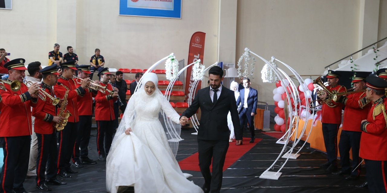 Diyanet İşleri Başkanı Erbaş, Kahramanmaraş'ta 100 çiftin toplu nikah törenine katıldı: