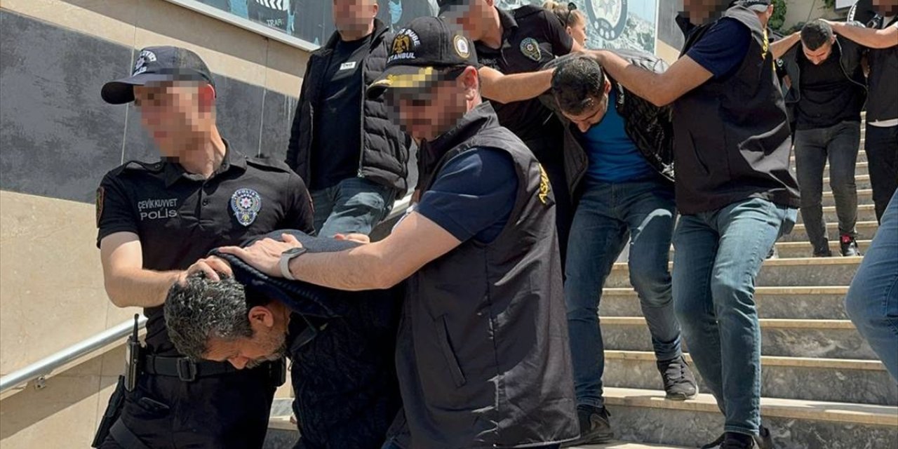 Üsküdar'daki kahvehanede çıkan silahlı çatışmaya ilişkin 12 zanlı adliyede