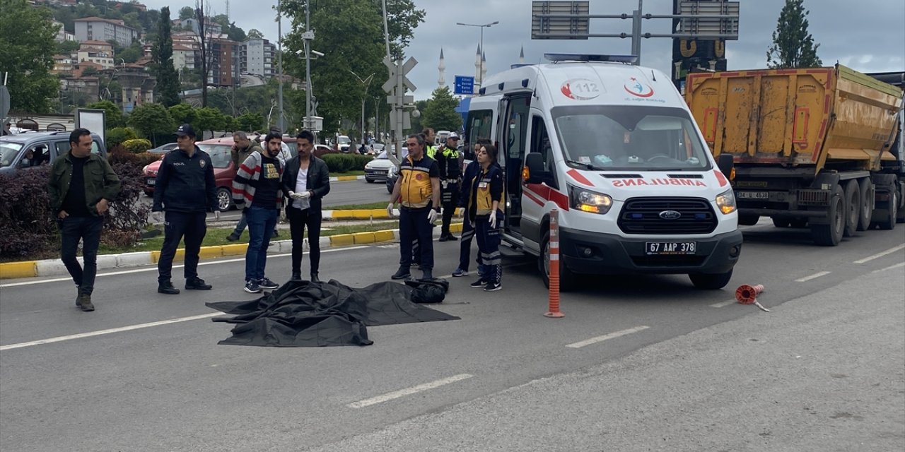 Zonguldak'ta yaya geçidinde kamyonun çarptığı kadın öldü