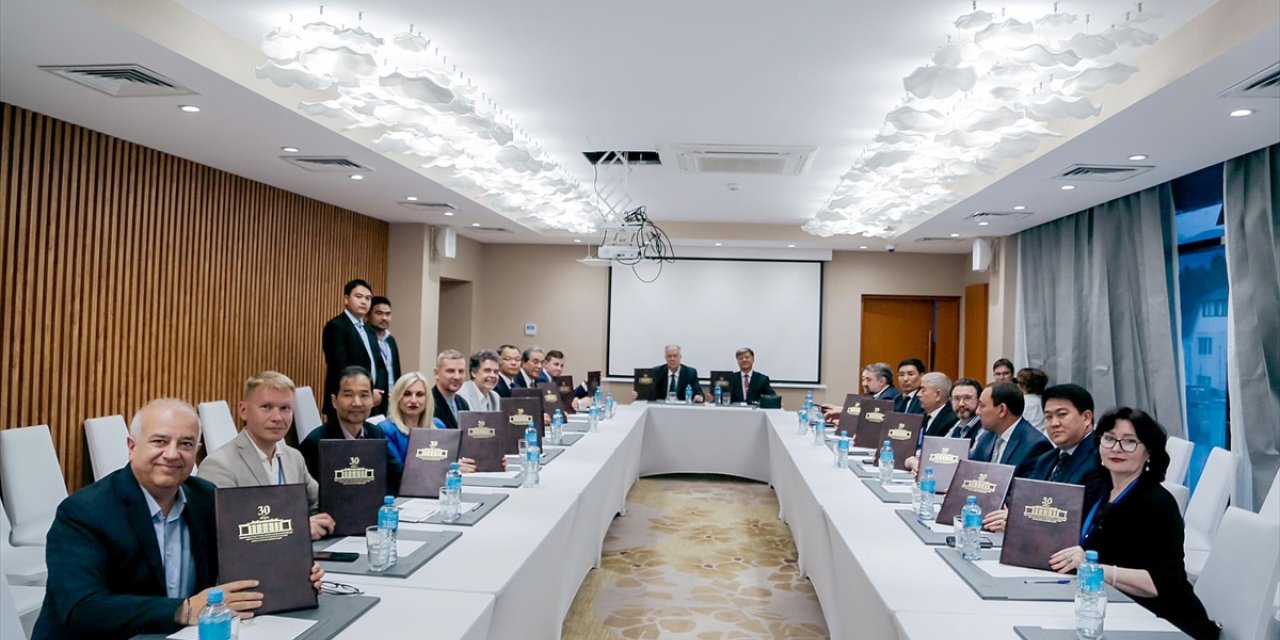 Kırgızistan'da 1. Konservatuvar Rektörleri Uluslararası Forumu düzenlendi