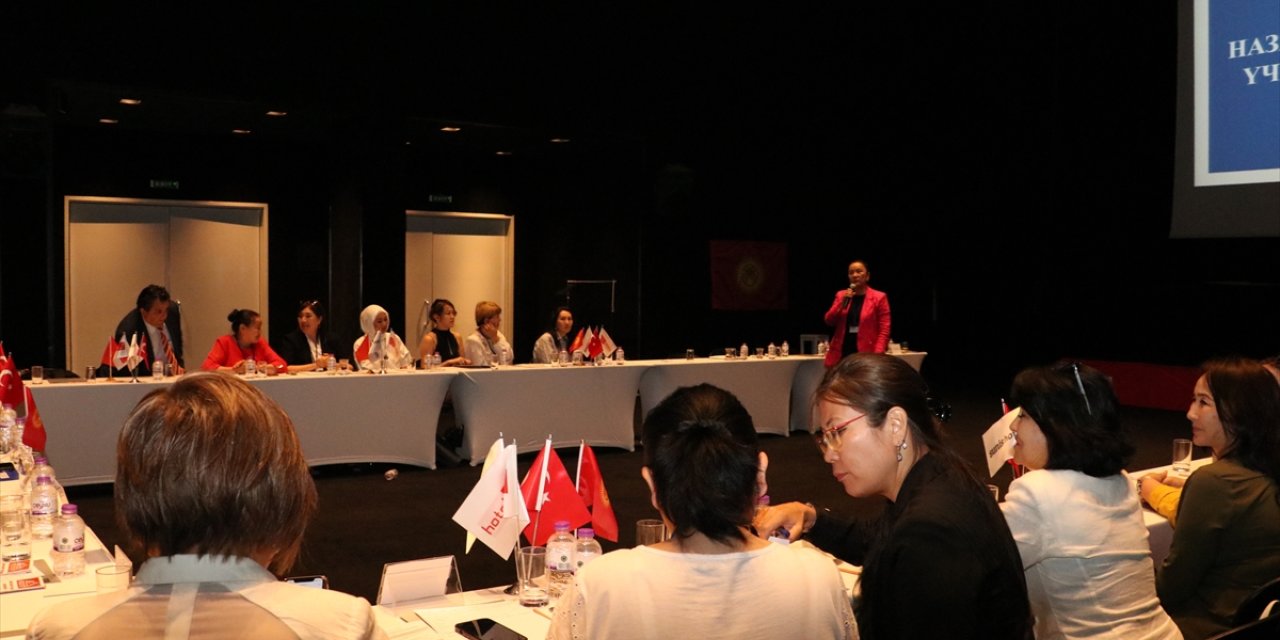 Antalya'da "Kırgız Göçünün Kadın Yüzü" konulu toplantı düzenlendi
