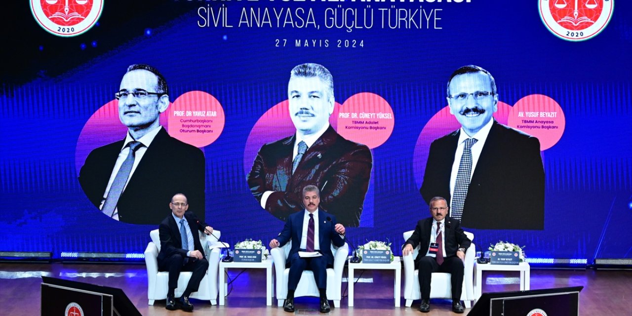 Demokrasi ve Özgürlükler Adası'nda "Türkiye Yüzyılı Anayasası-Sivil Anayasa, Güçlü Türkiye" sempozyumu yapıldı