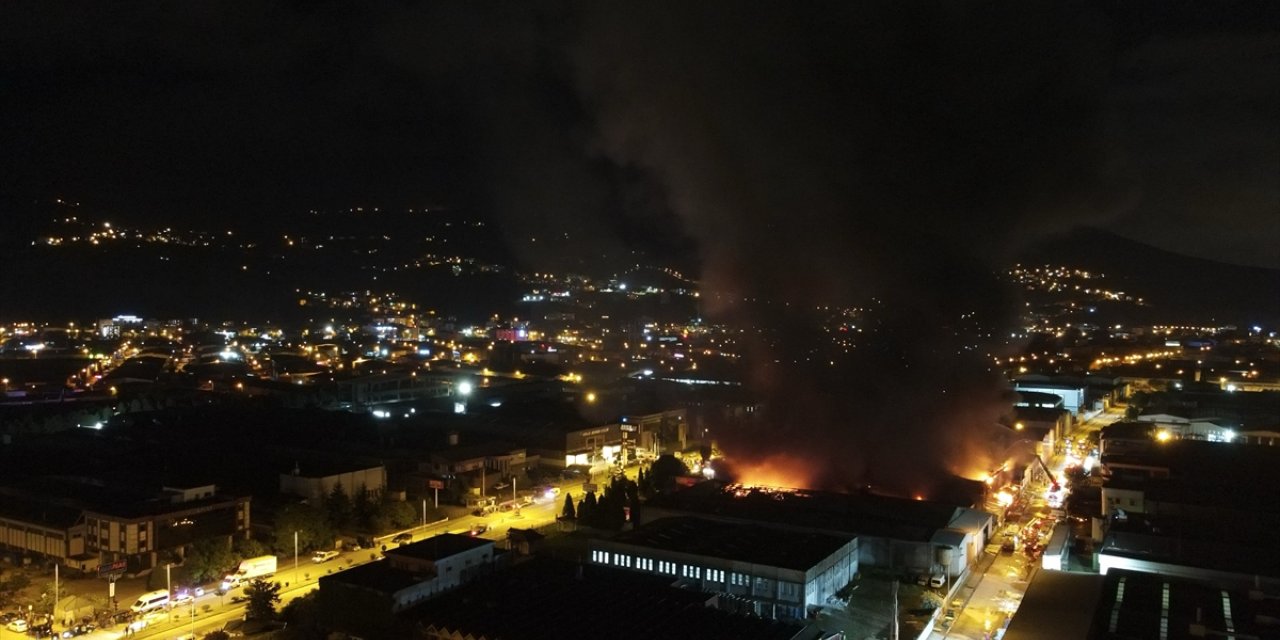 Samsun'da yatak fabrikasında yangın çıktı