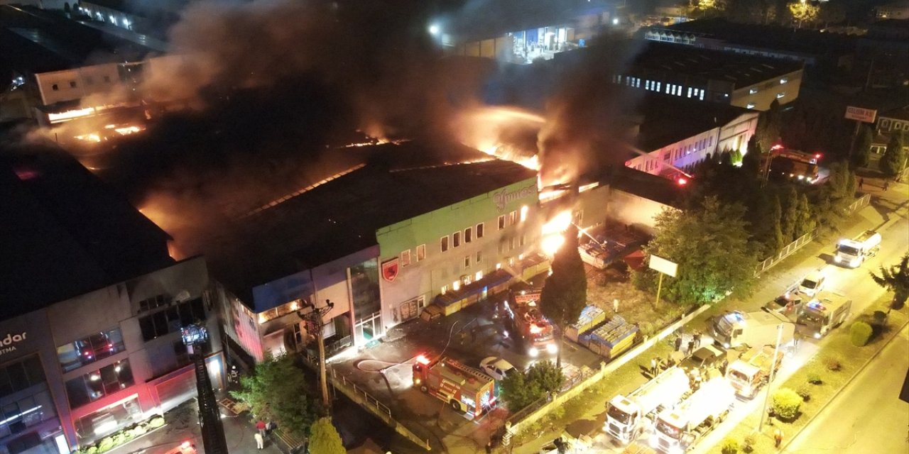 GÜNCELLEME - Samsun'da yatak fabrikasında yangın çıktı